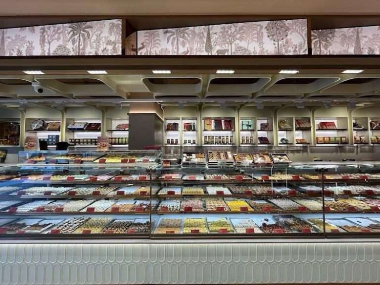 SWEETS-&-CAKE-WITH-NAMKEEN-COUNTERS-11