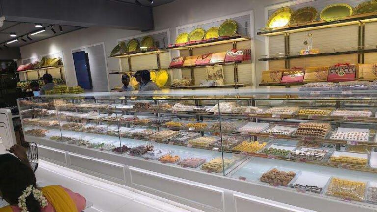 SWEETS-&-CAKE-WITH-NAMKEEN-COUNTERS-18