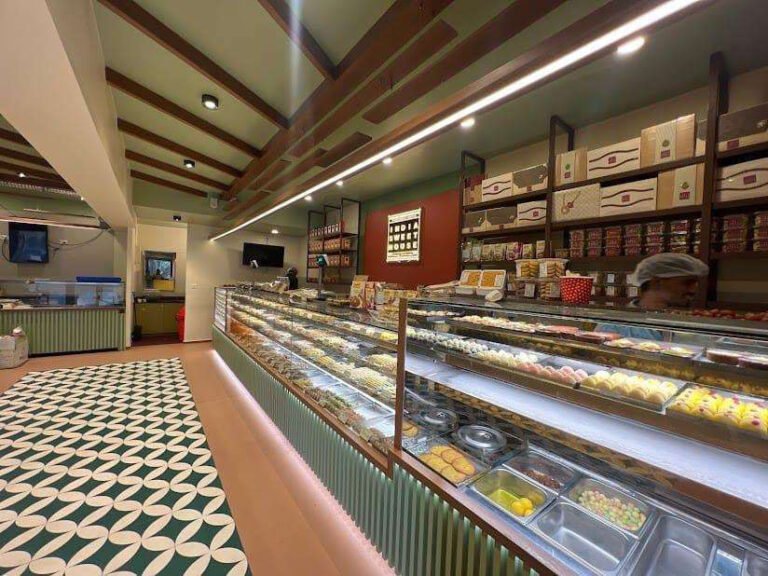 SWEETS-&-CAKE-WITH-NAMKEEN-COUNTERS-25