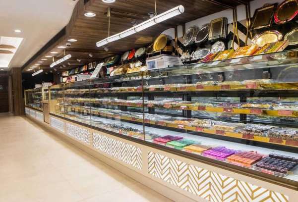 SWEETS-&-CAKE-WITH-NAMKEEN-COUNTERS-30