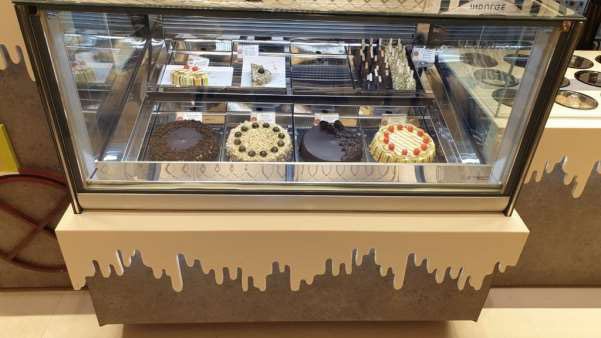 SWEETS-&-CAKE-WITH-NAMKEEN-COUNTERS-43