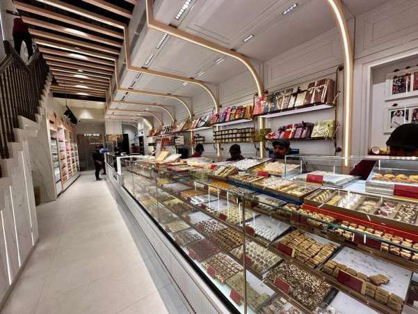 SWEETS-&-CAKE-WITH-NAMKEEN-COUNTERS-6