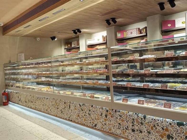SWEETS-&-CAKE-WITH-NAMKEEN-COUNTERS-7